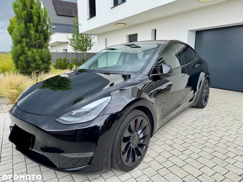 Tesla Model Y Performance AWD - 1