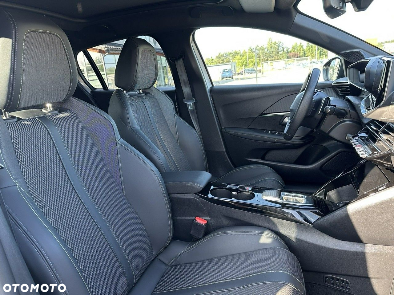 Peugeot 208 1.2 mHEV GT - 16