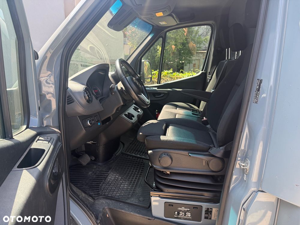 Mercedes-Benz Sprinter - 9
