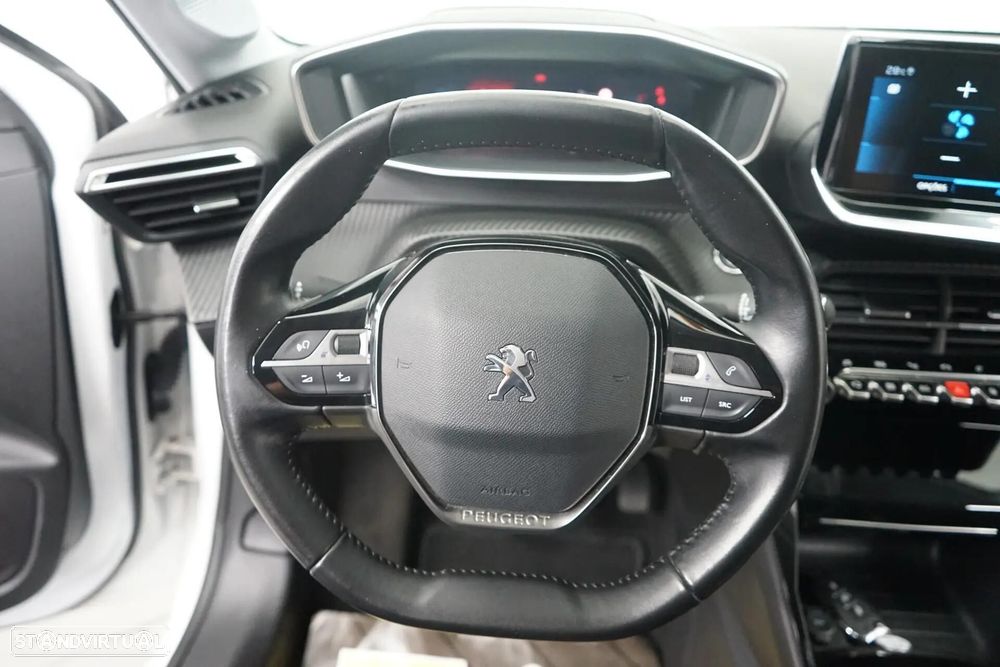 Peugeot 208 - 17