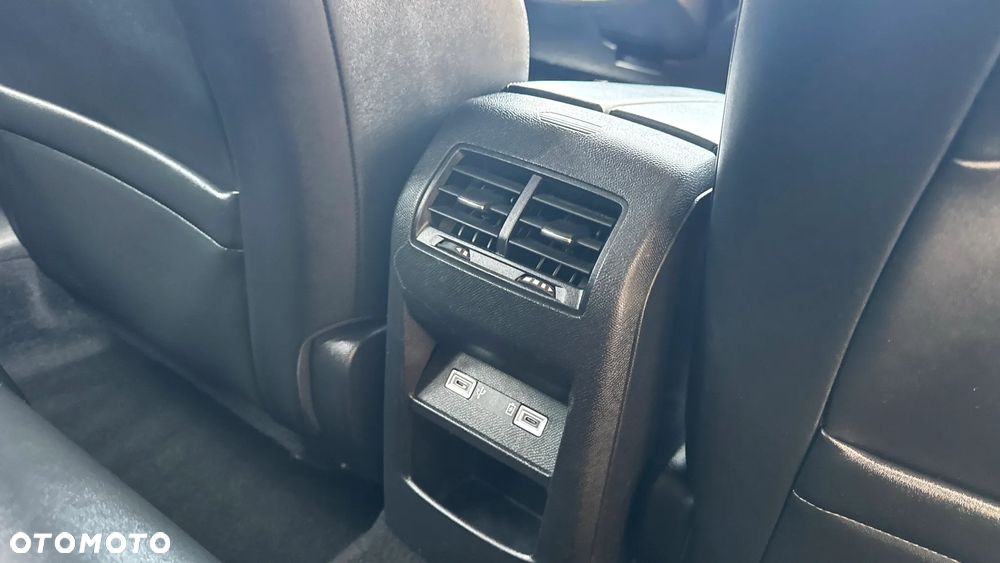 Peugeot 308 BlueHDi 130 EAT8 Allure - 26