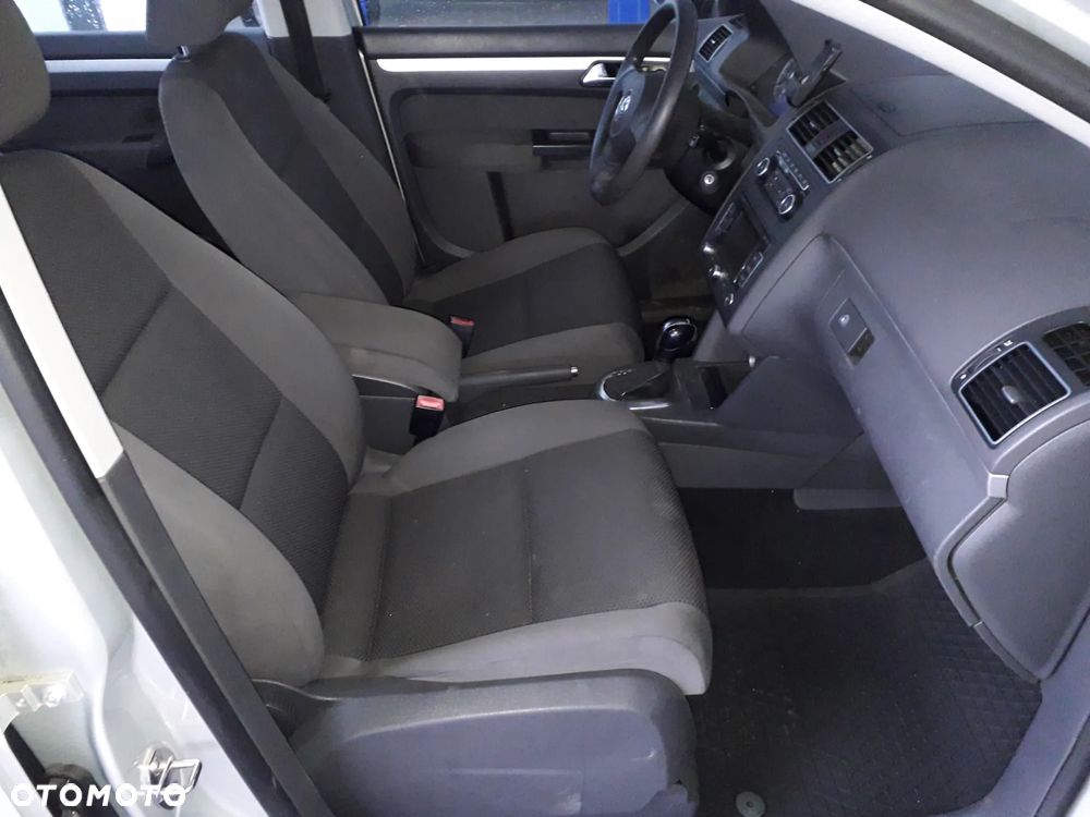 Volkswagen Touran - 34