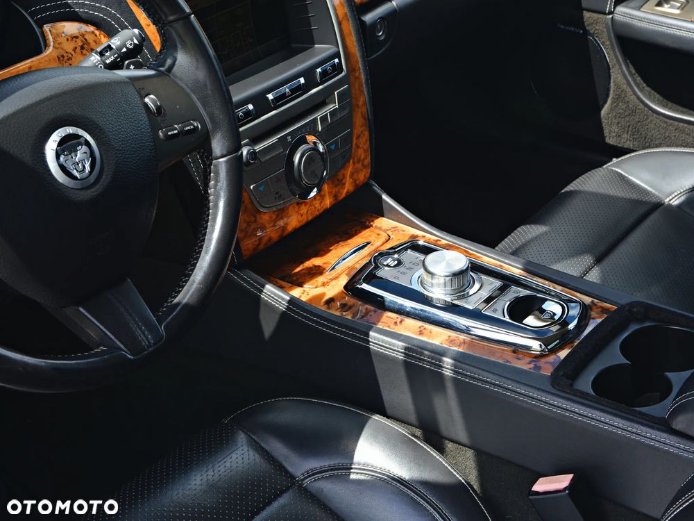 Jaguar XK 5.0 V8 Portfolio - 16