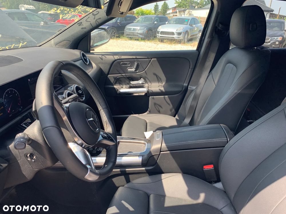 Mercedes-Benz GLA 250 4Matic 8G-DCT - 13