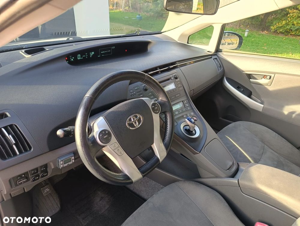 Toyota Prius 1.8 HSD Premium - 9