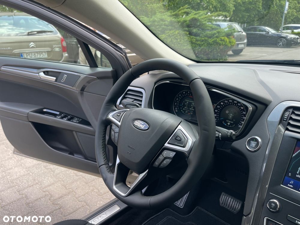 Ford Mondeo - 32
