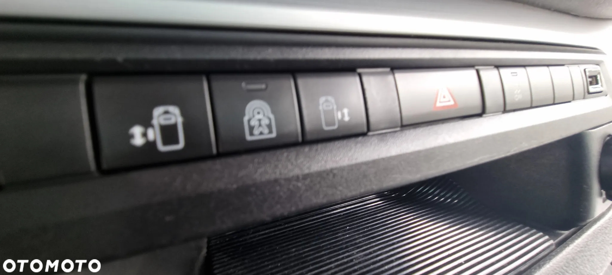 Peugeot Traveller 2.0 BlueHDi Long Business Vip - 23