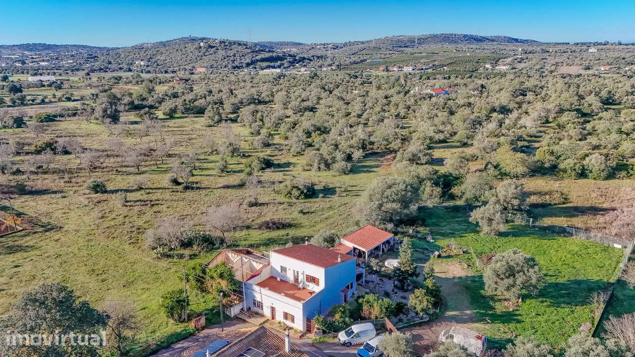 Quinta com Moradia e Terreno de 6.760 m² em Paderne - Grande imagem: 2/36