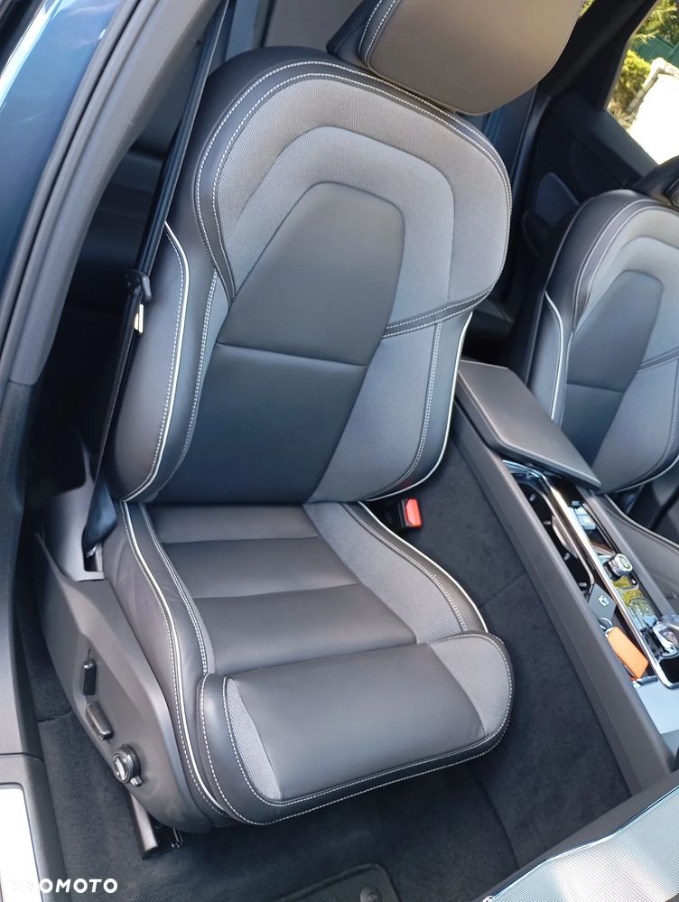 Volvo XC 60 B5 B AWD Plus Dark - 18