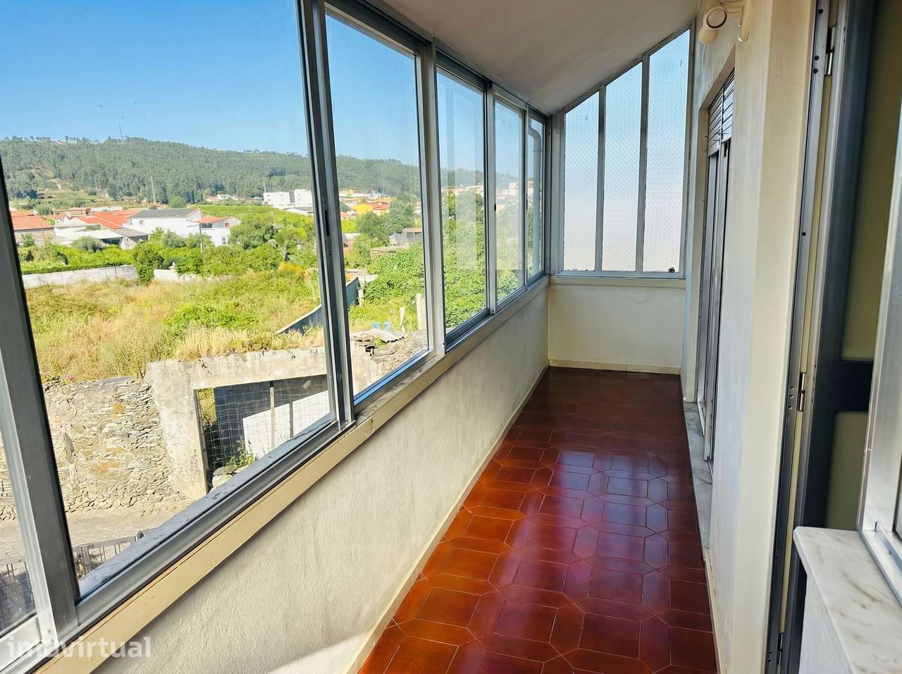 Espaçoso T2+1, mais sótão e lugar garagem no coração de Valongo - Grande imagem: 4/27