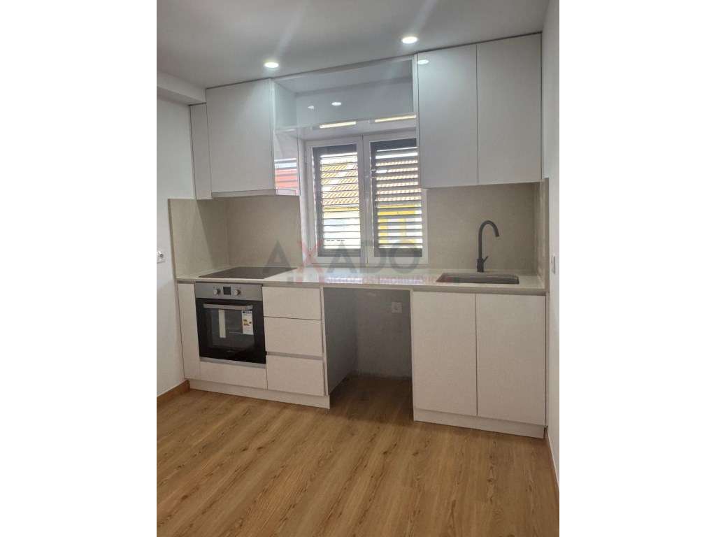 Moradia Geminada T3 Totalmente Remodelada para Arrendar - Junto ao ... - Grande imagem: 4/19