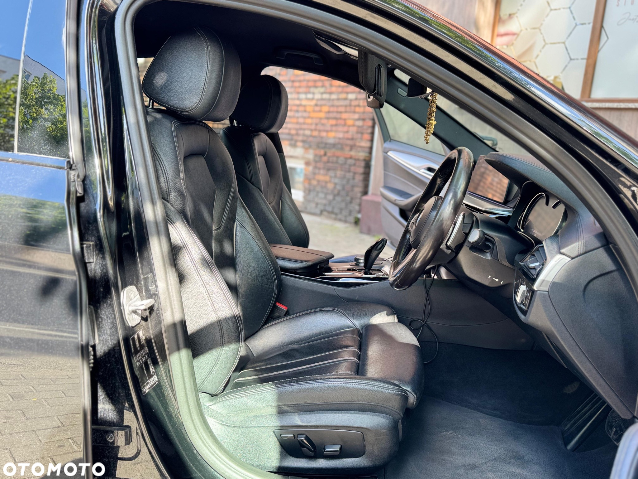 BMW Seria 5 520d M Sport - 8