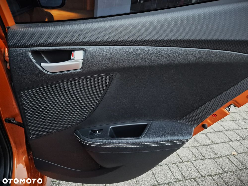 Hyundai Veloster 1.6 Turbo Premium - 31