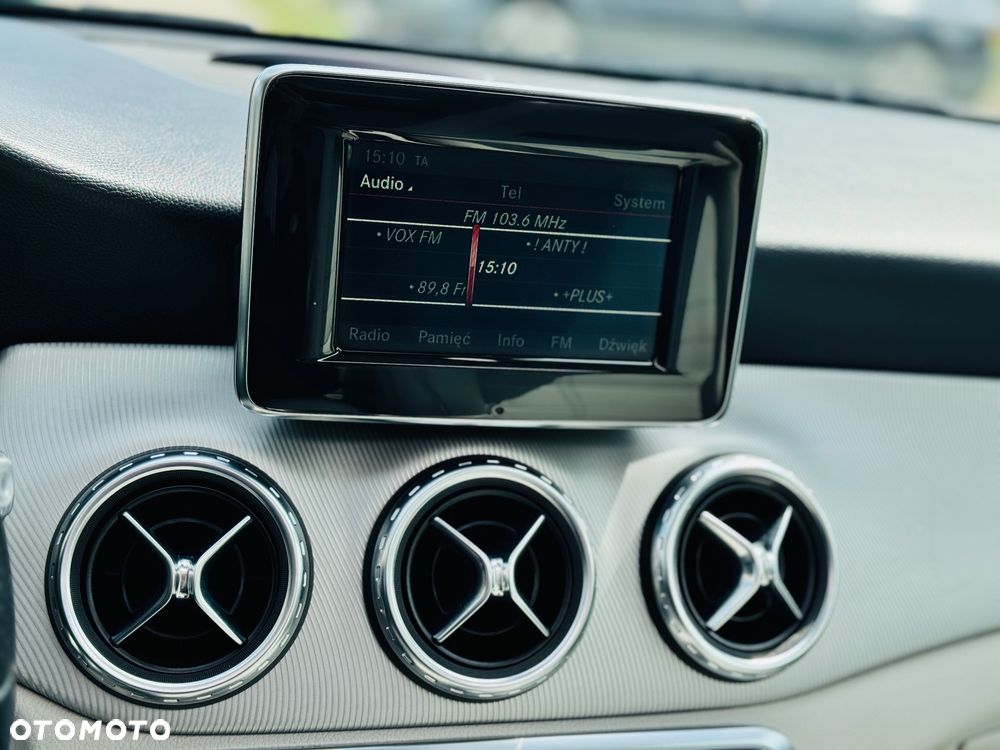 Mercedes-Benz GLA 200 7G-DCT Style - 29