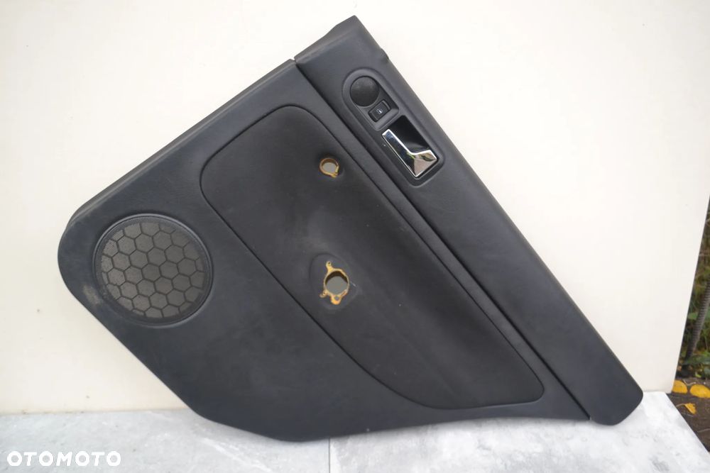 VW GOLF IV BORA KOMBI TAPICERKA DRZWI BOCZEK PRAWY TYŁ CZARNY - 1