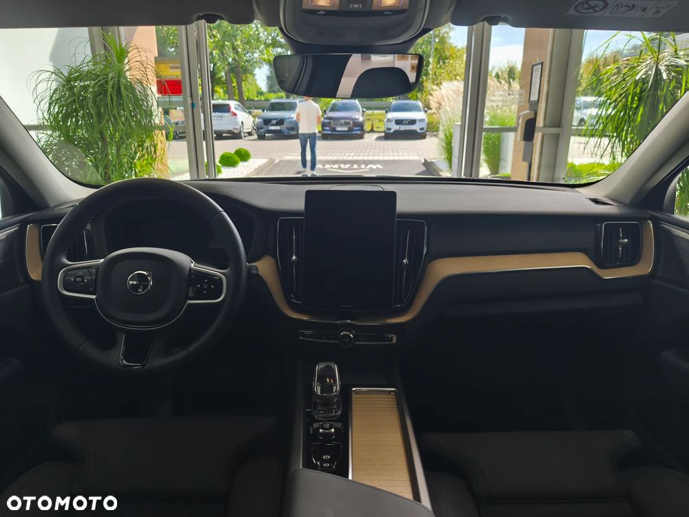 Volvo XC 60 B5 B AWD Plus Dark - 11