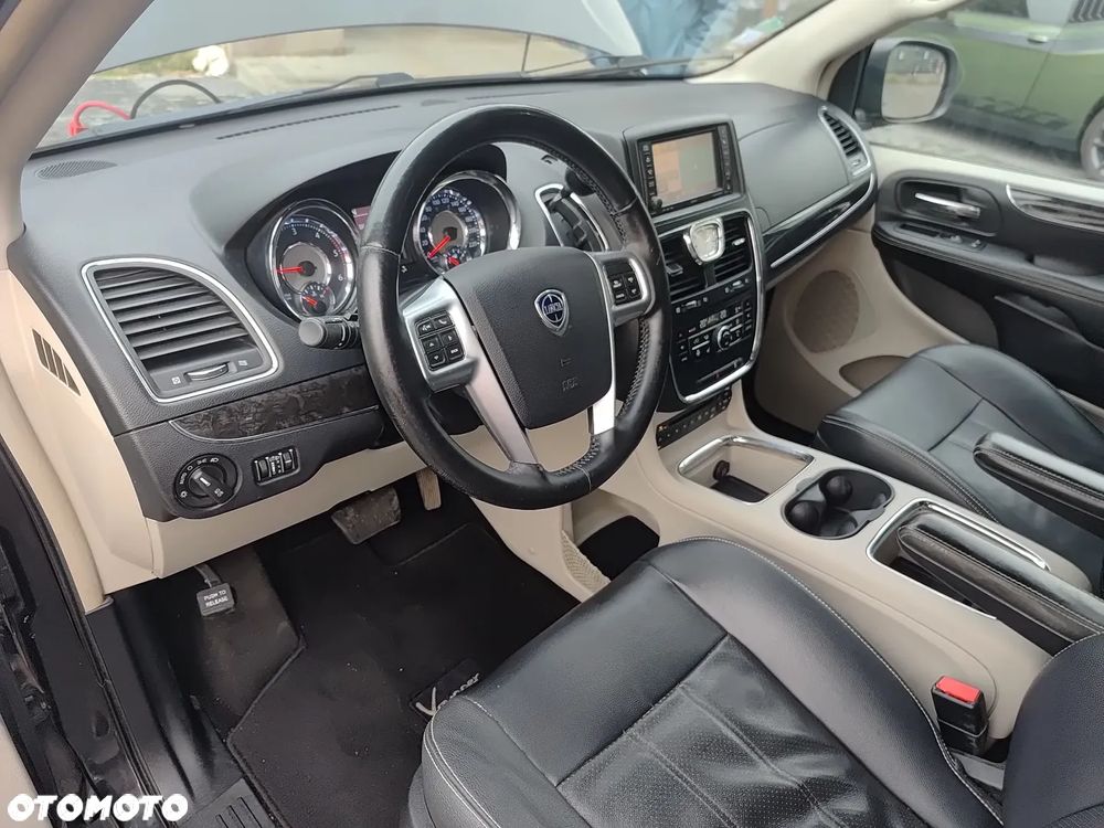 Lancia Voyager 2.8CRD Platinum - 31