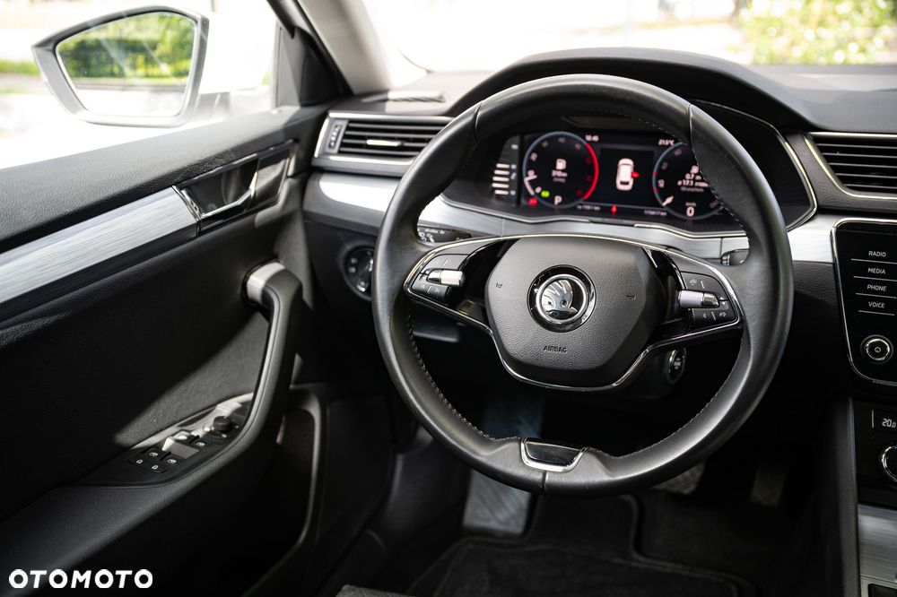 Skoda Superb 2.0 TDI SCR Style DSG - 20