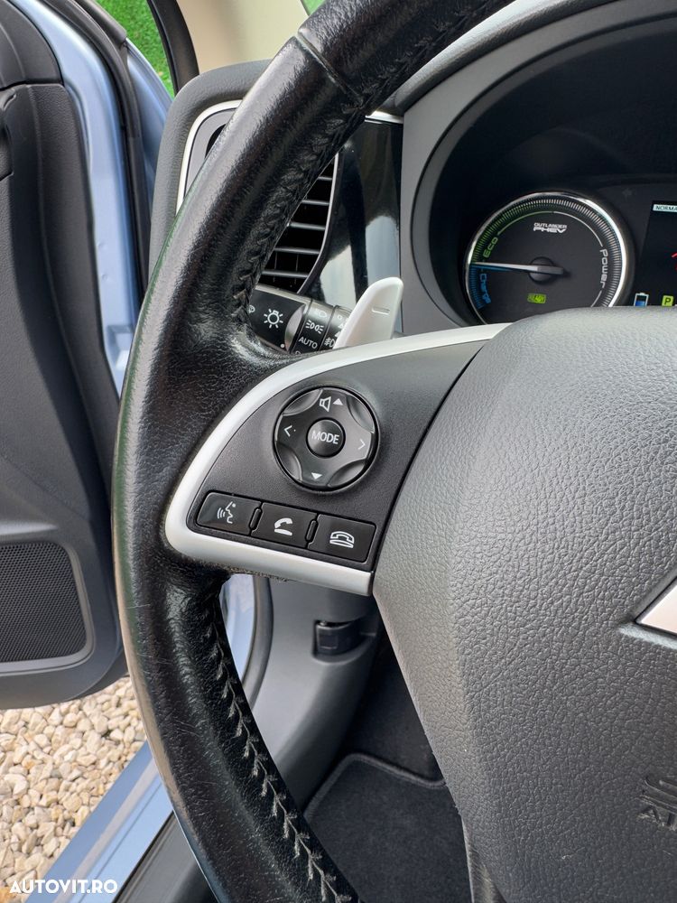 Mitsubishi Outlander 2.0 4WD Top - 18