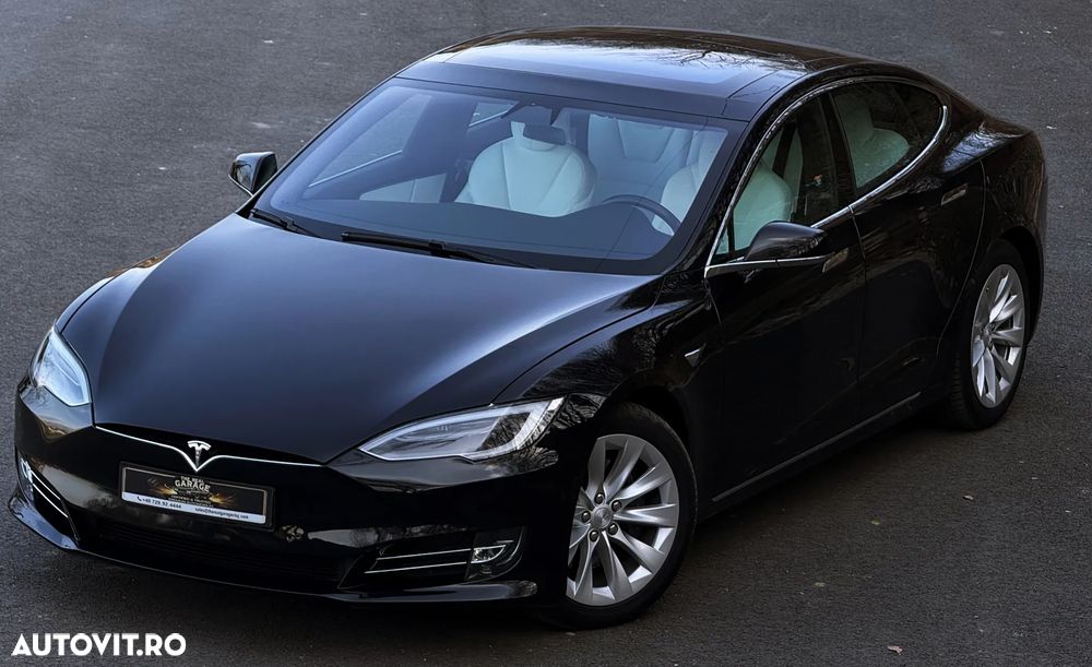 Tesla Model S - 1