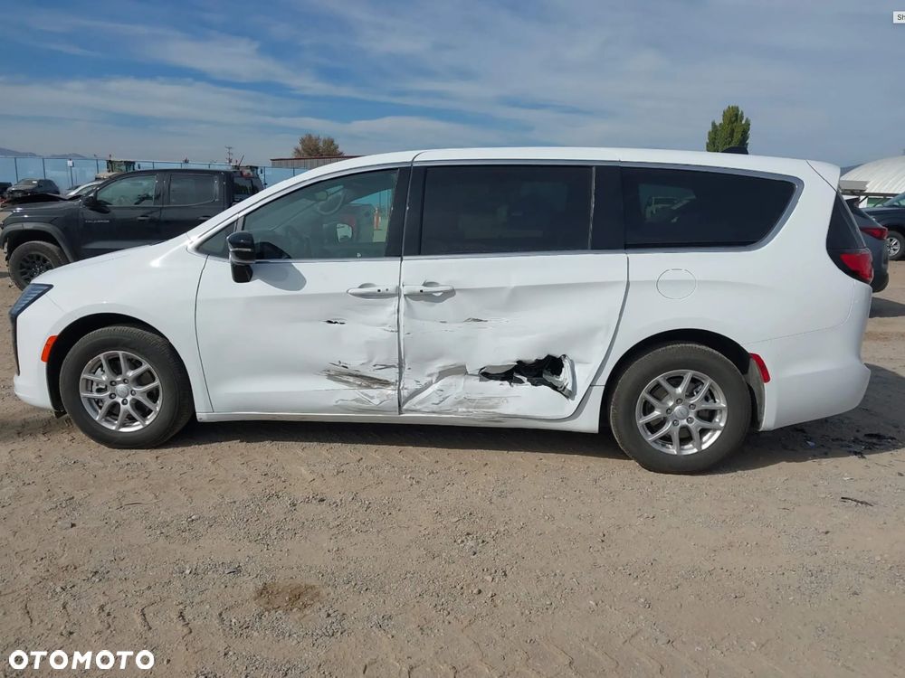 Chrysler Pacifica - 9