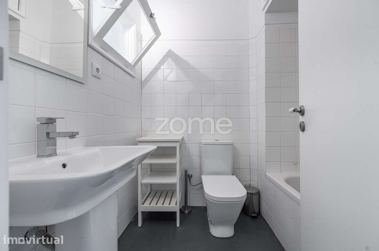 T2 remodelado, primeira linha, vista rio, junto à Alfândega do Porto - Grande imagem: 5/20