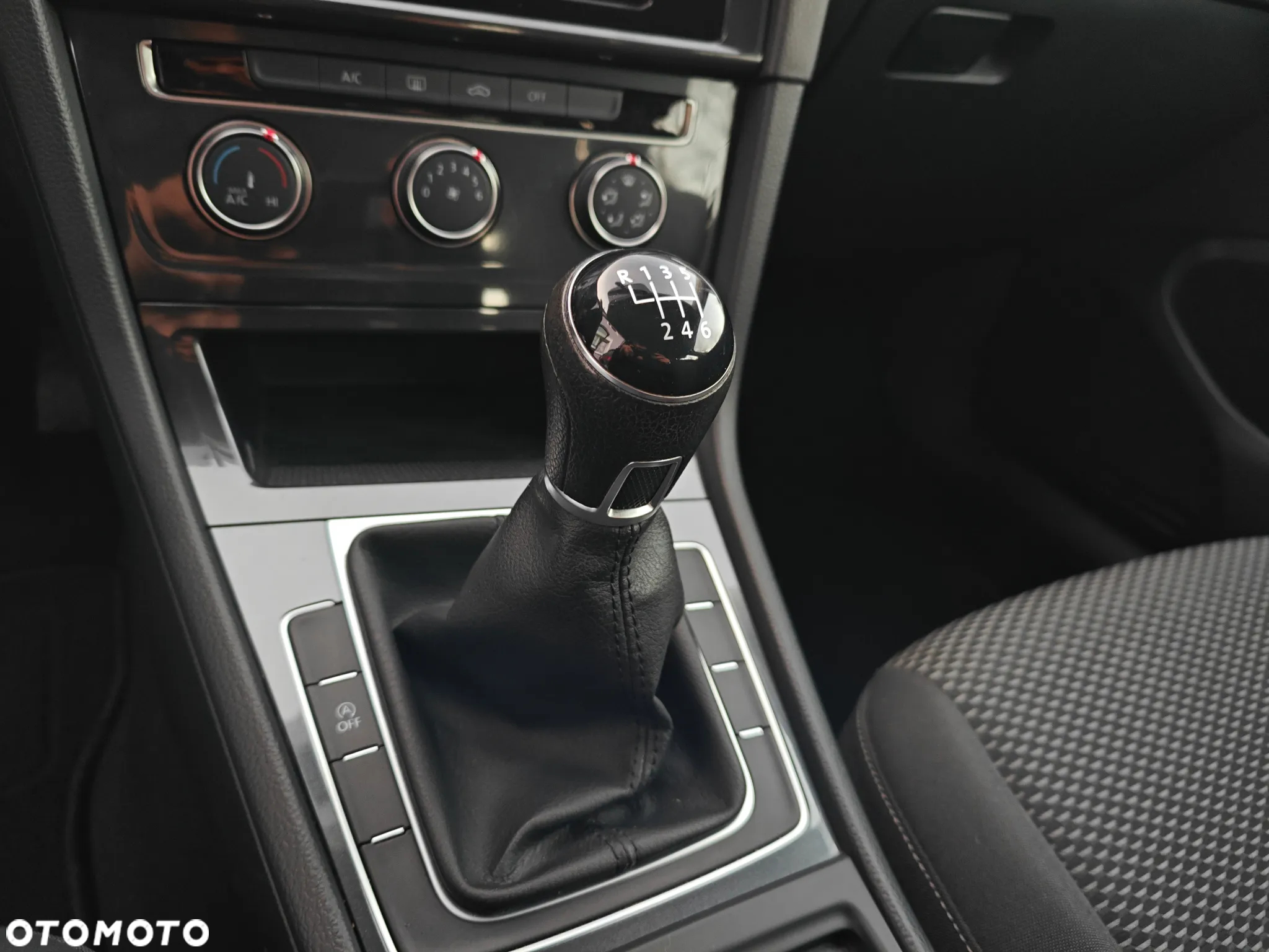 Volkswagen Golf VII 1.0 TSI BMT Trendline - 12