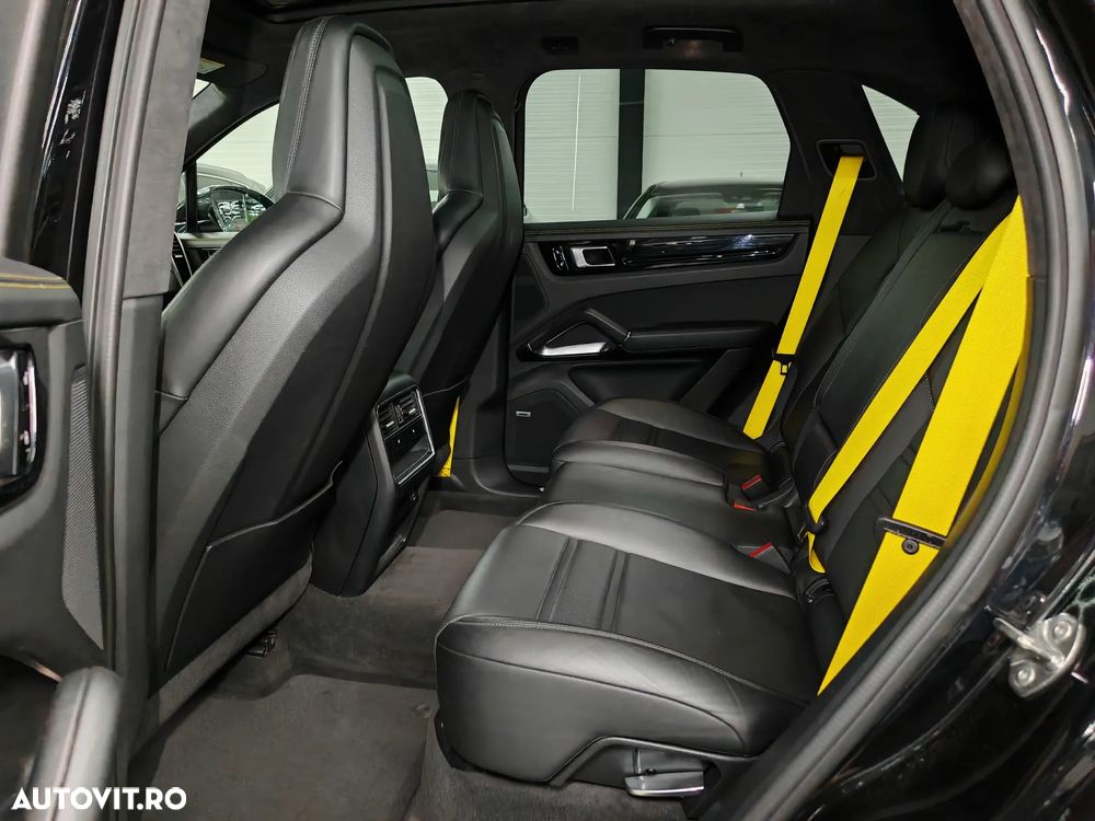 Porsche Cayenne Turbo - 11