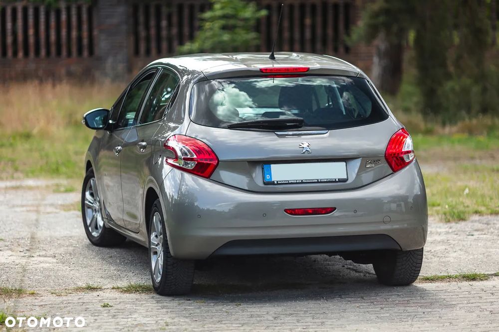 Peugeot 208 e-HDi 115 Stop&Start Allure - 12