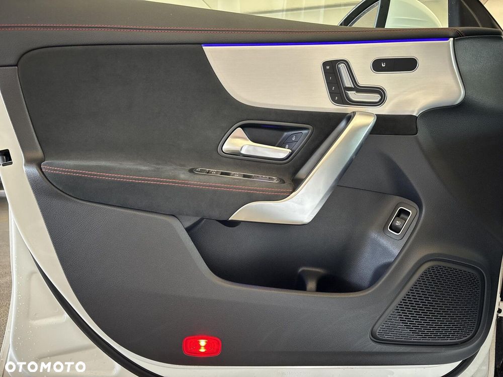 Mercedes-Benz CLA - 16