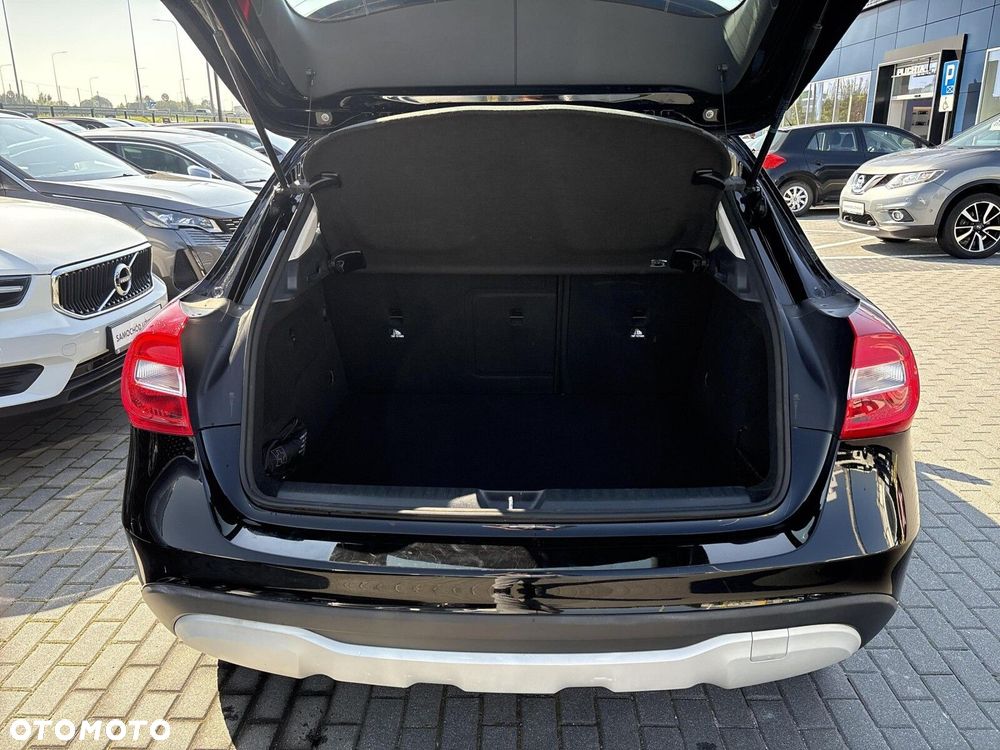 Mercedes-Benz GLA 180 7G-DCT - 29