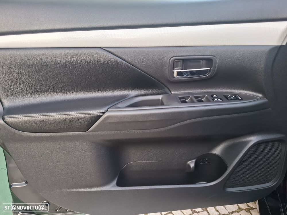 Mitsubishi Outlander - 28