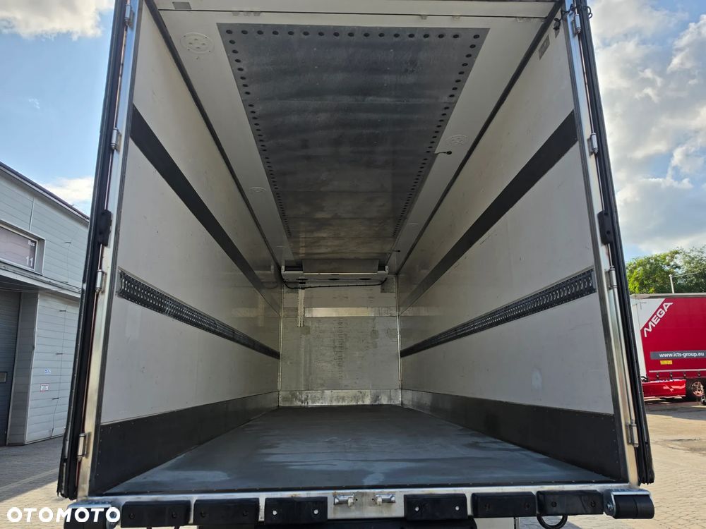Volvo FH460 I SAVE / CARRIER 900/ KABINA SYPIALNA / CHŁODNIA KWIATOWA / SUPER STAN / 3 OŚ SKRĘTNA  / EURO 6 /SERWIS VOLVO / KONTENER KWIATOWY / - 16
