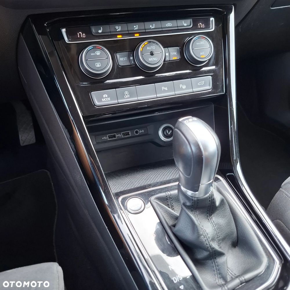 Volkswagen Touran - 18