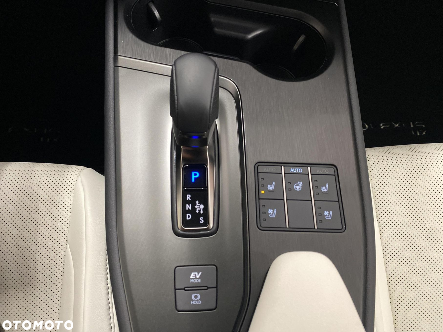 Lexus UX - 21
