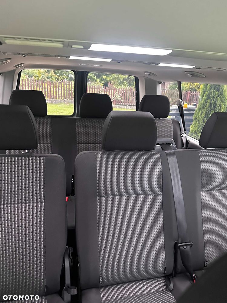 Volkswagen Caravelle - 8