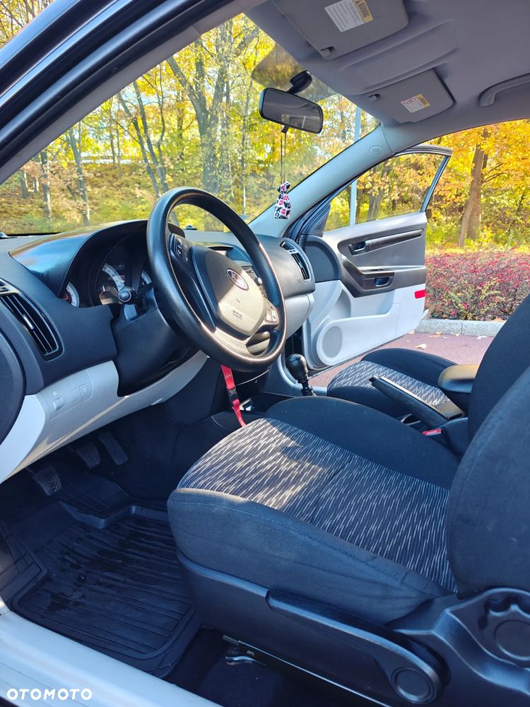 Kia Ceed Cee'd 1.4 L - 9