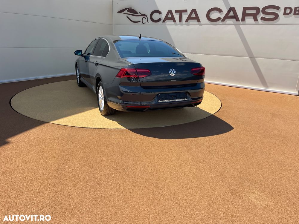 Volkswagen Passat 1.6 TDI SCR DSG Business - 11