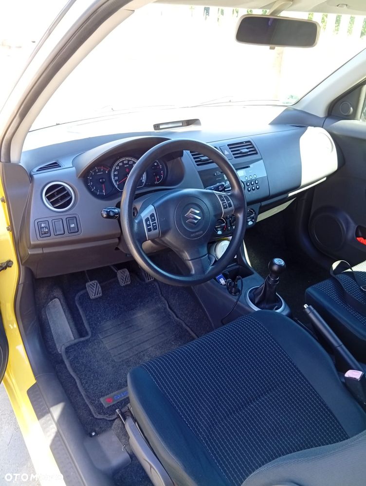 Suzuki Swift 1.3 Club - 10