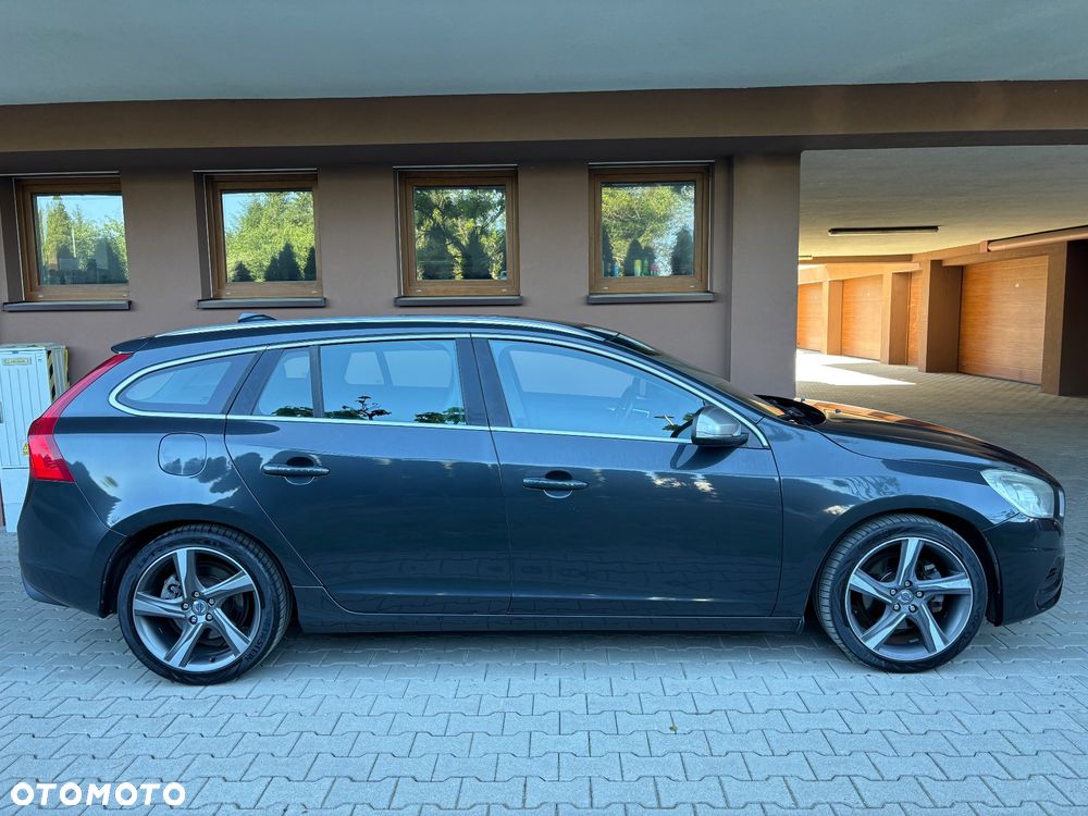 Volvo V60 D3 Geartronic R-Design - 16
