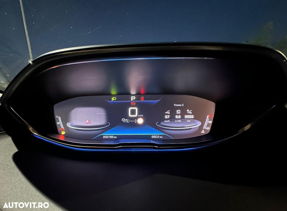 Peugeot 3008 BlueHDi 130 Stop & Start EAT8 Allure - 6