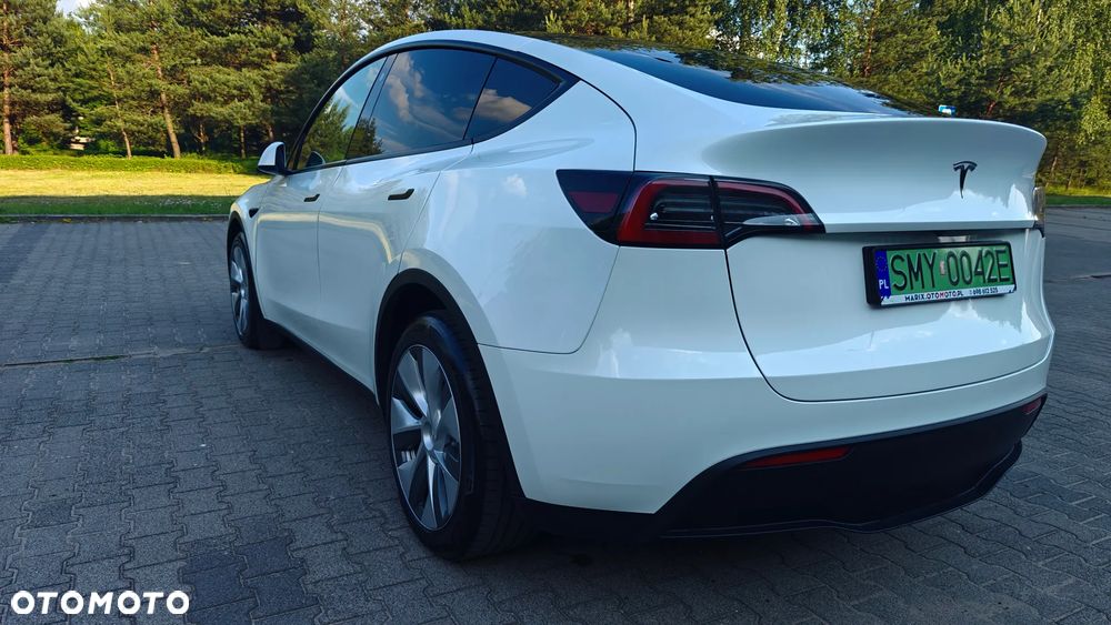 Tesla Model Y Long Range Dual Motor AWD - 6