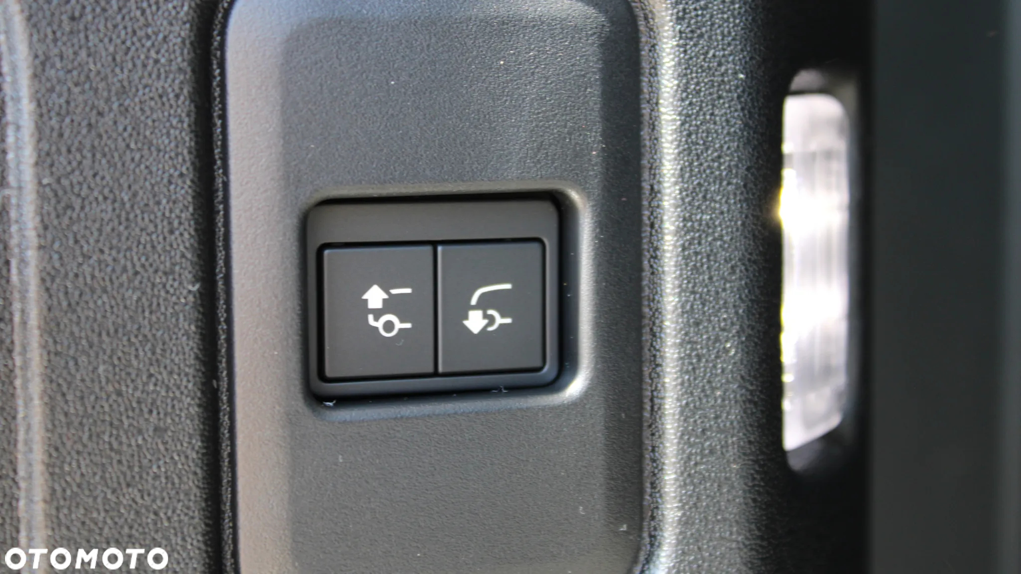 Land Rover Defender - 11