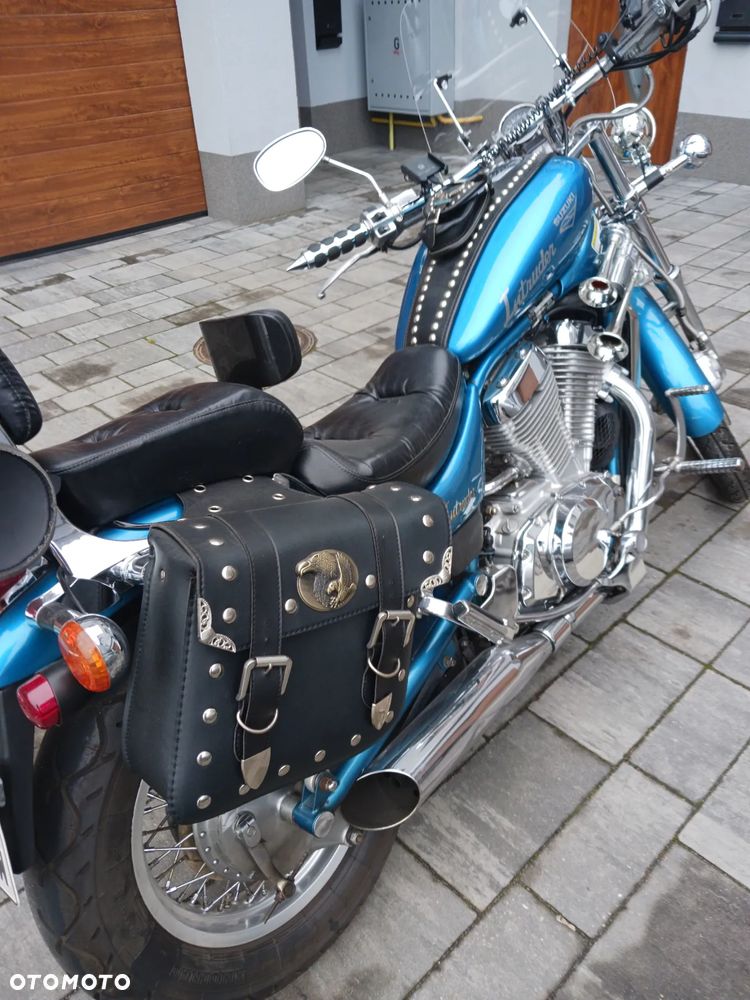 Suzuki Intruder - 12