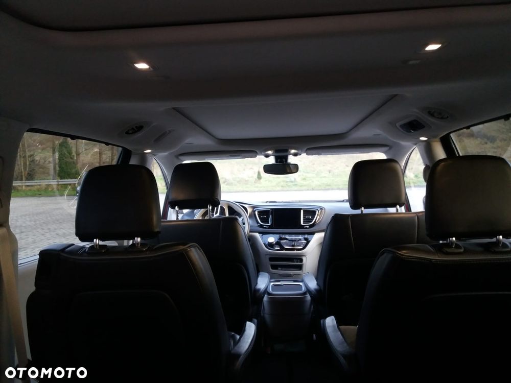 Chrysler Pacifica - 24