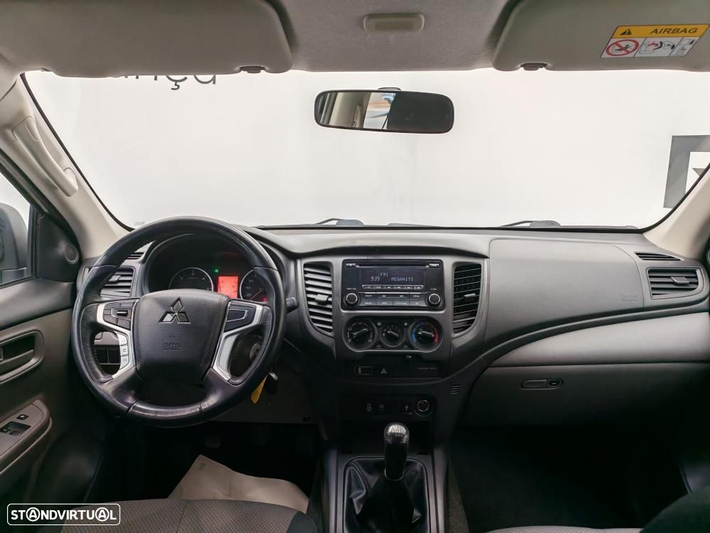 Mitsubishi L200 2.4 DI-D Club Invite Strakar Look CC 4WD - 7