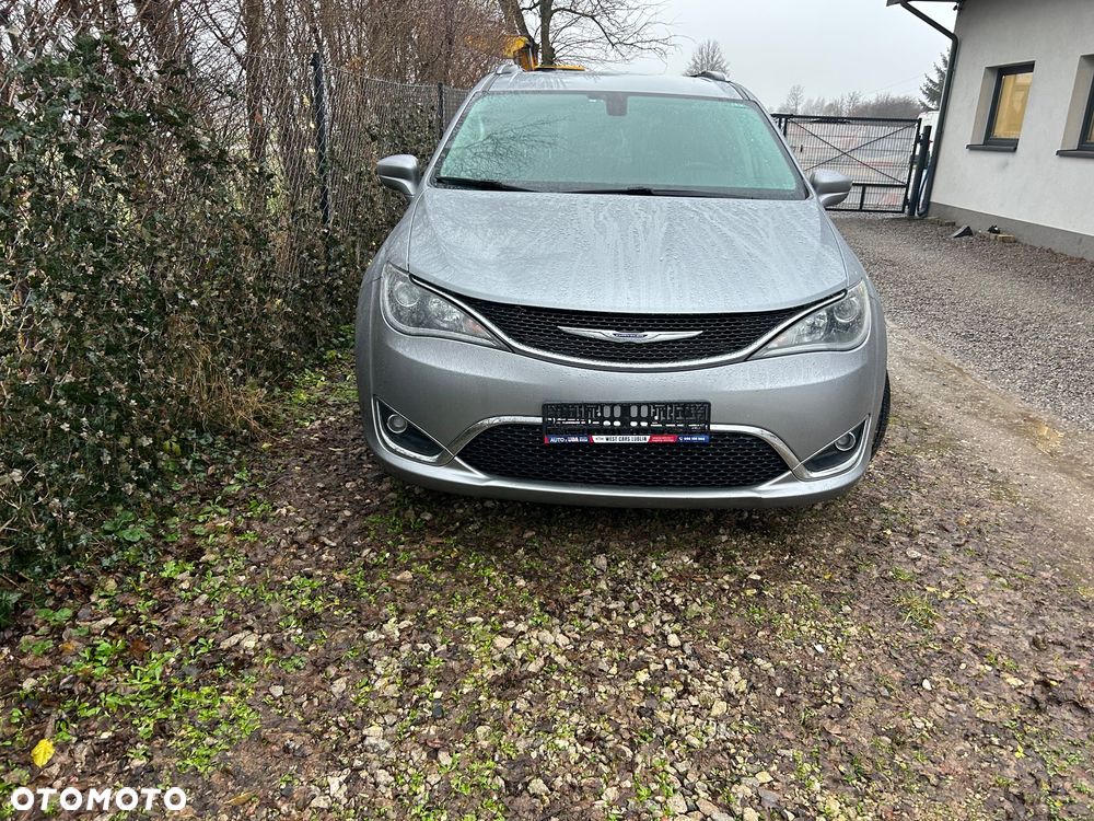 Chrysler Pacifica - 3