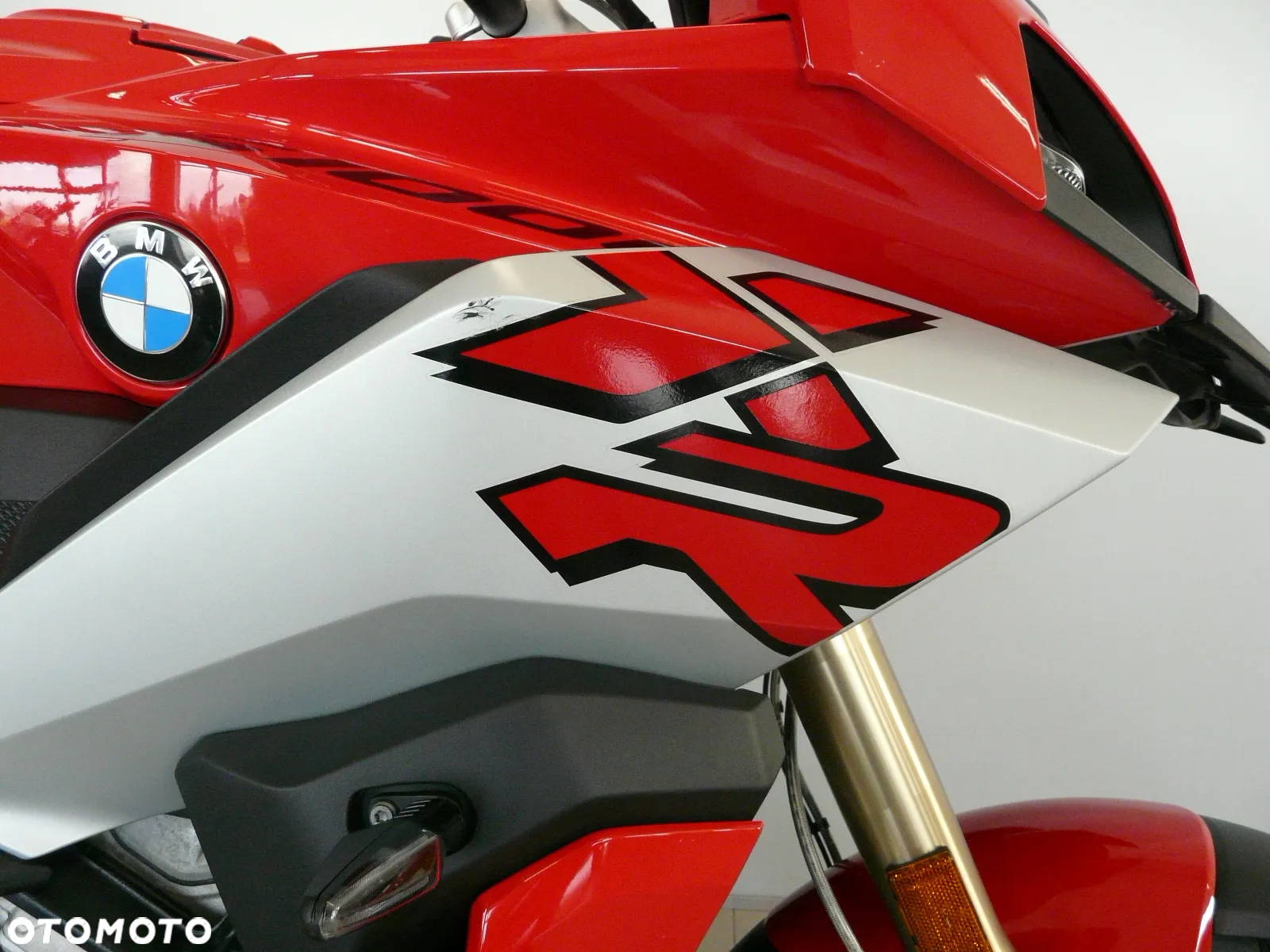 BMW S - 12