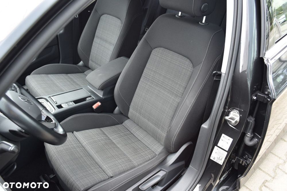 Volkswagen Passat - 27