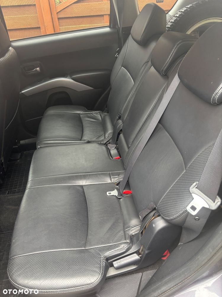 Mitsubishi Outlander - 9